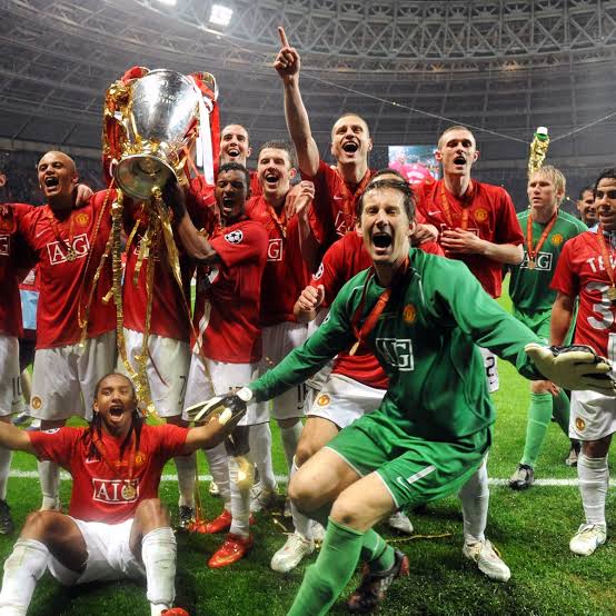 Edwin van der Sar tỏa sáng trong loạt sút luân lưu tại Moscow 2008. Nguồn: The Independent